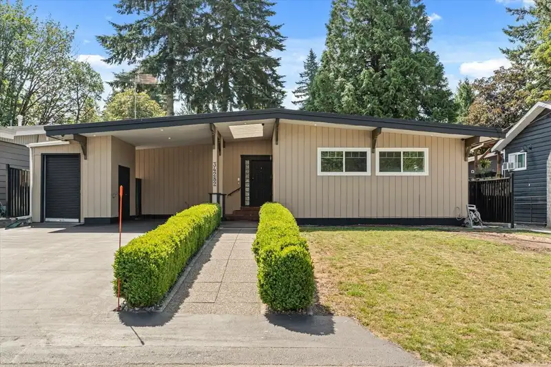 34282 CEDAR AVENUE - photo 2 of 39