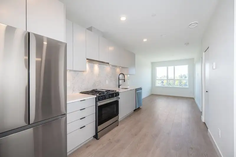 509 13238 105TH AVENUE - photo 3 of 26