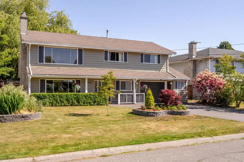 5489 MAPLE CRESCENT - photo 1 of 35