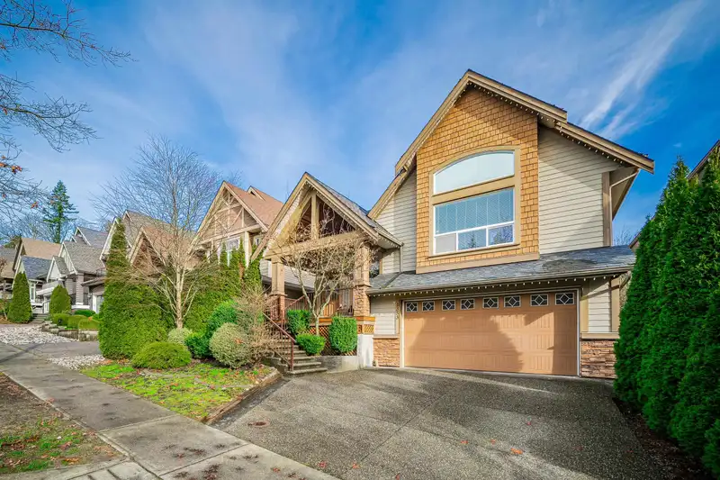 1353 HAMES CRESCENT - photo 1 of 37