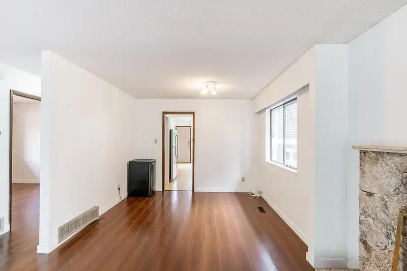 3226 W 5TH AVENUE - photo 4 of 39