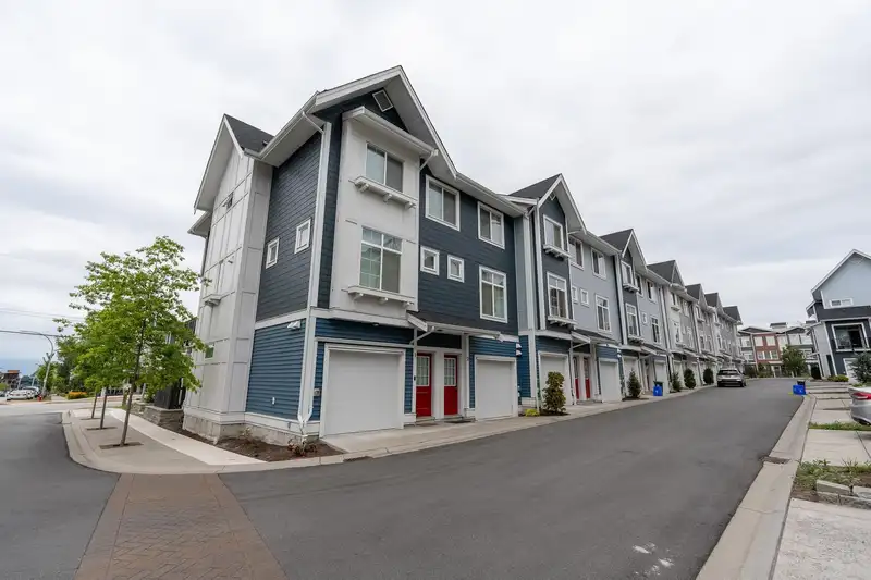 4 20180 84 AVENUE - photo 3 of 35