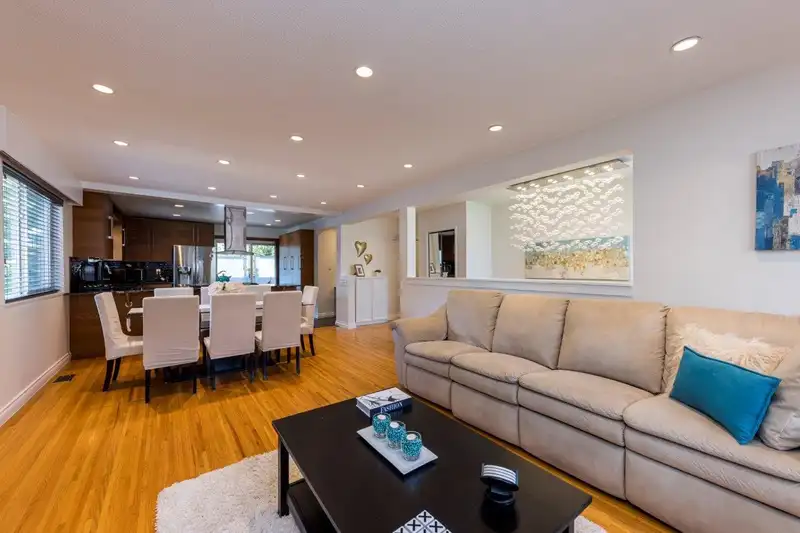 2549 BENDALE ROAD - photo 2 of 39