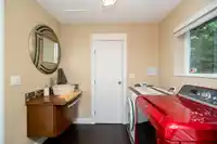 1135 VANIER AVENUE - thumbnail 16