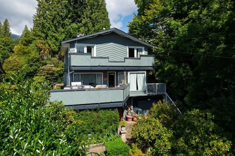 368 E KINGS ROAD - photo 2 of 37