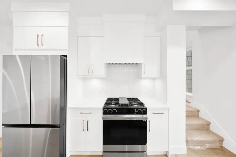 7 12770 105 AVENUE - photo 2 of 24