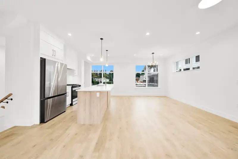 7 12770 105 AVENUE - photo 4 of 24