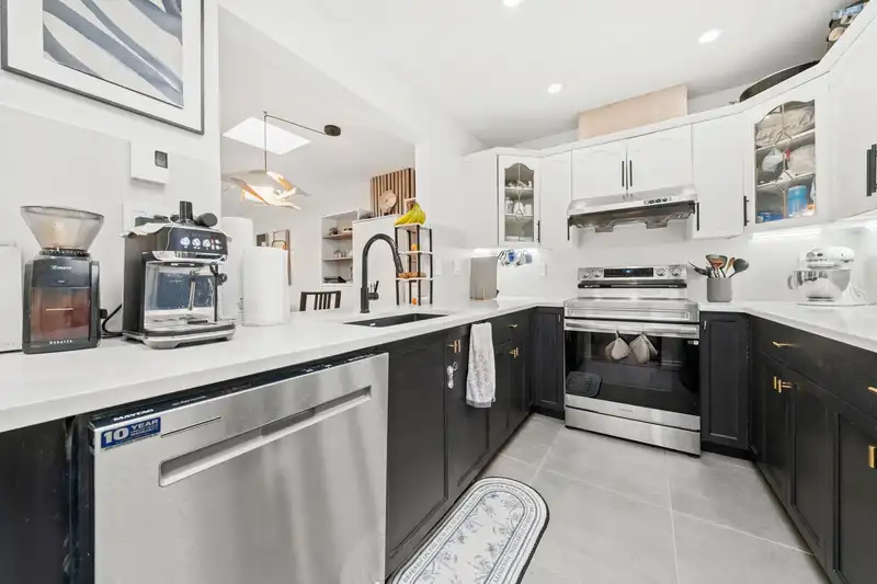 305 1318 W 6TH AVENUE - photo 3 of 40