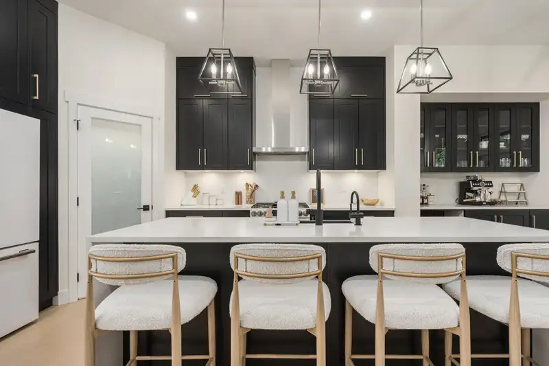 10108 ELDERBERRY CRESCENT - photo 4 of 40