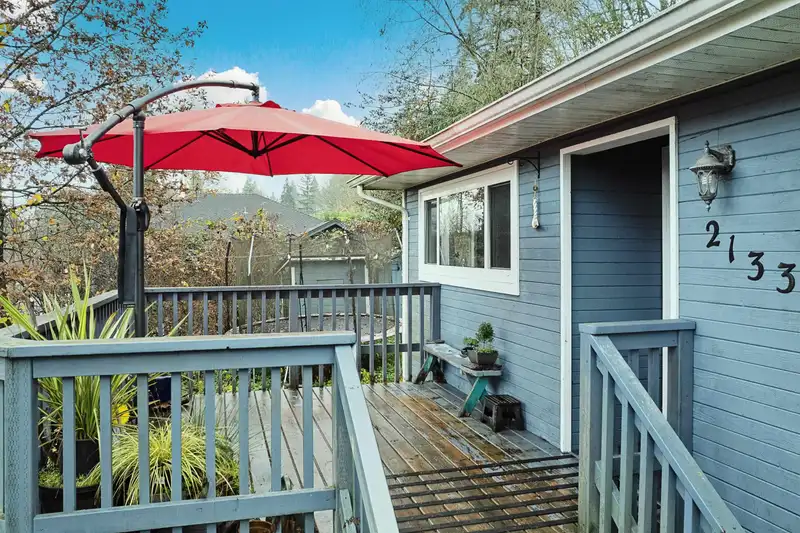 2133 HOPE STREET - photo 2 of 30