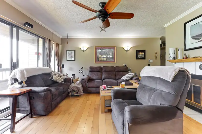 301 1048 KING ALBERT AVENUE - photo 1 of 33