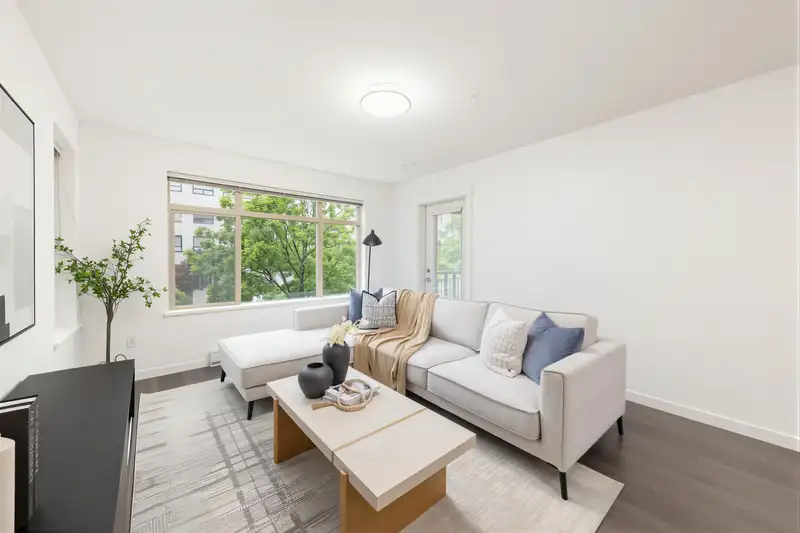 232 9288 ODLIN ROAD - photo 4 of 37