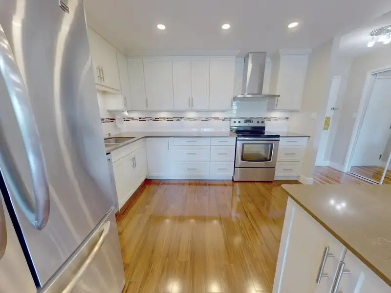 405 1442 FOSTER STREET - photo 2 of 15
