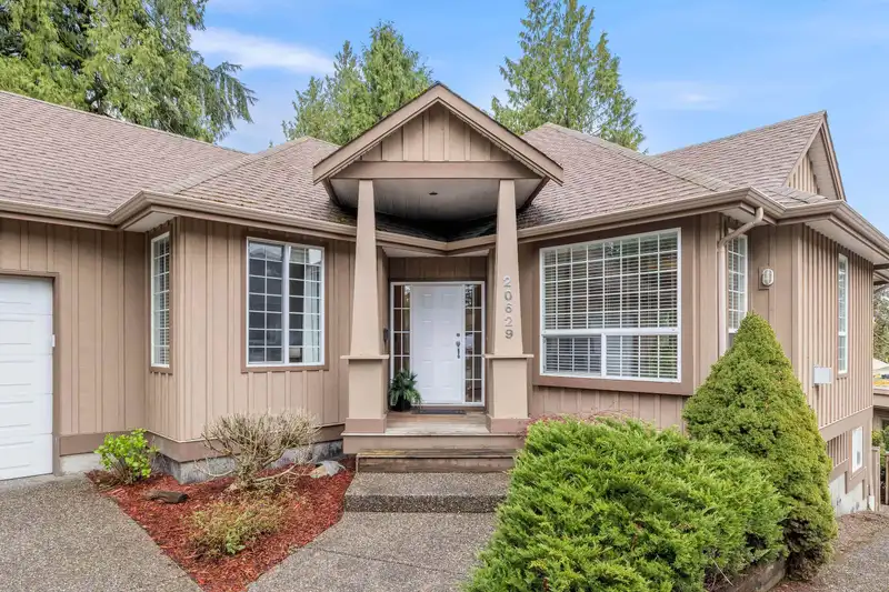 20629 46A AVENUE - photo 3 of 40