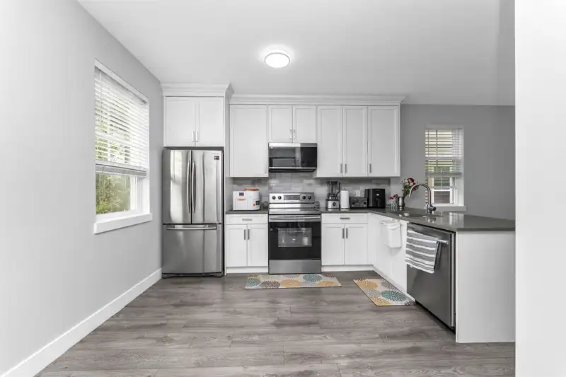 15 2530 JANZEN STREET - photo 2 of 30