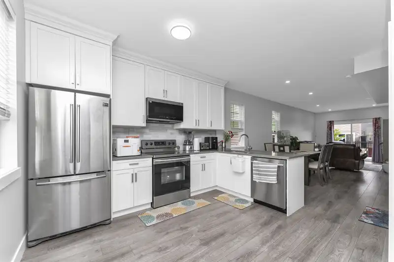 15 2530 JANZEN STREET - photo 3 of 30