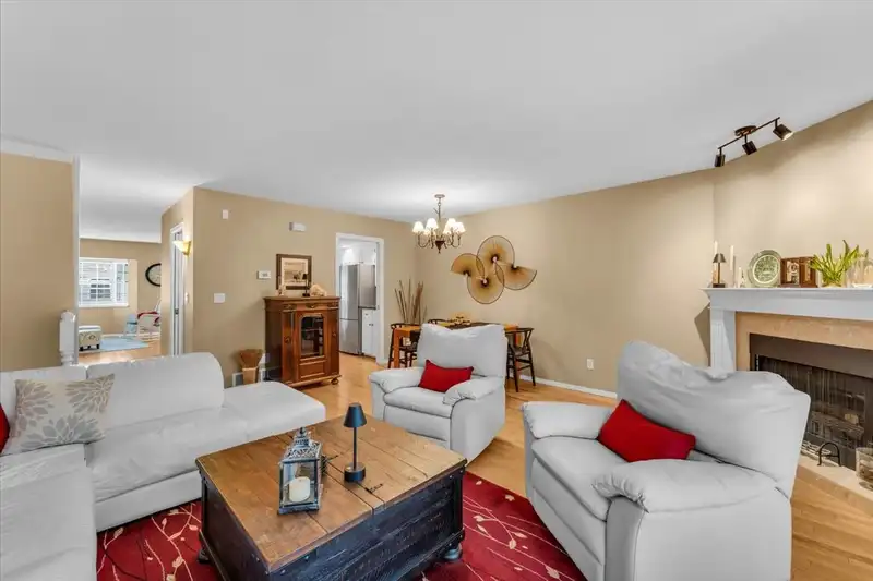 25 10045 154 STREET - photo 3 of 18