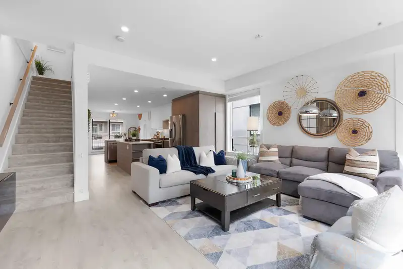 20 19749 55 AVENUE - photo 4 of 31