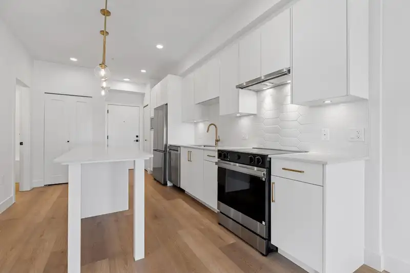 202 20286 72B AVENUE - photo 2 of 11