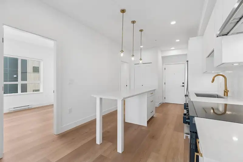 202 20286 72B AVENUE - photo 3 of 11