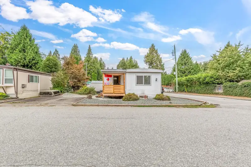 32 21163 LOUGHEED HIGHWAY - photo 2 of 25