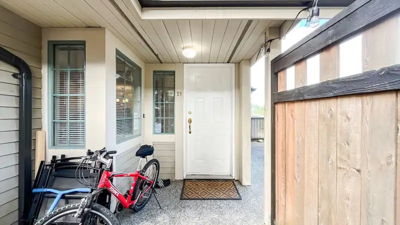 29 355 DUTHIE AVENUE - photo 3 of 31