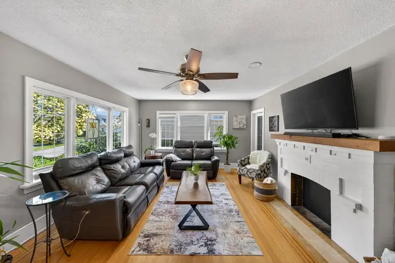 834 FOURTH STREET - photo 2 of 24