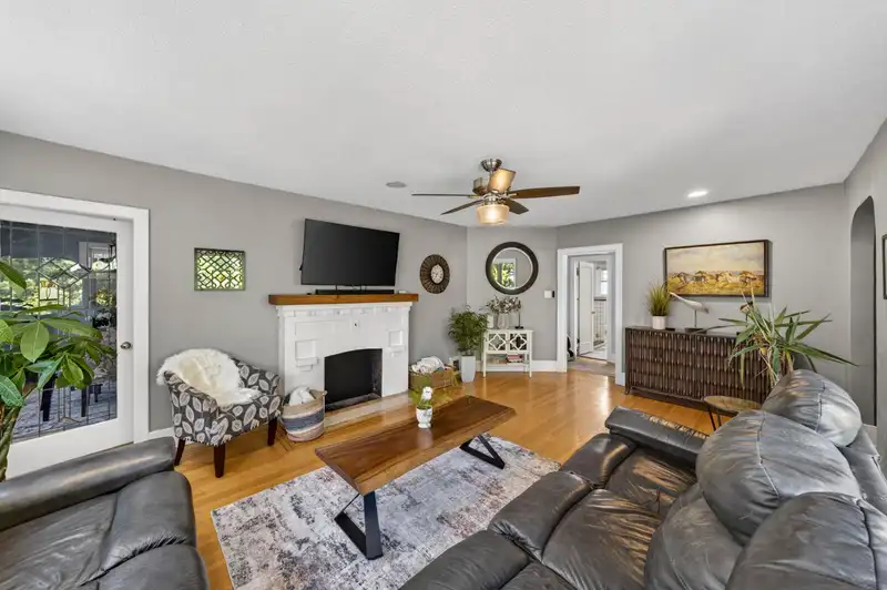 834 FOURTH STREET - photo 3 of 24