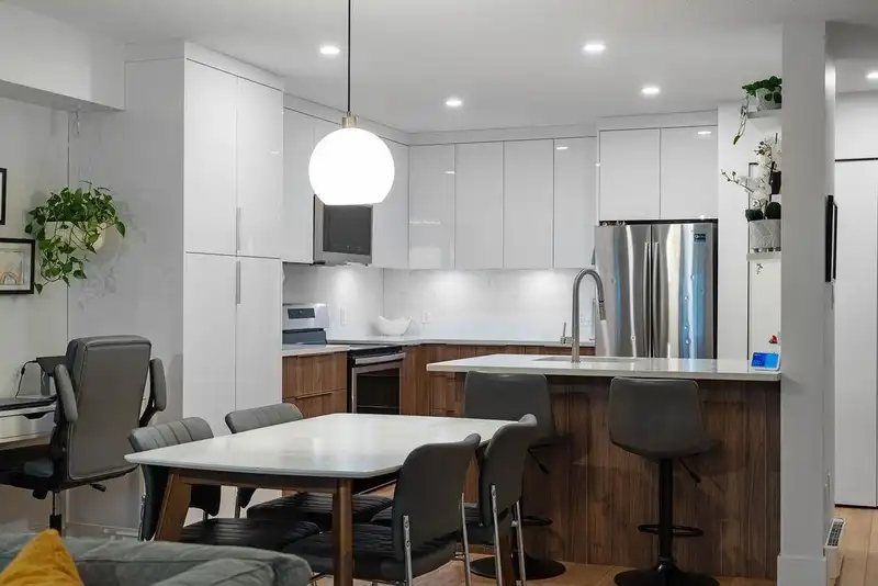 110 3978 ALBERT STREET - photo 2 of 40