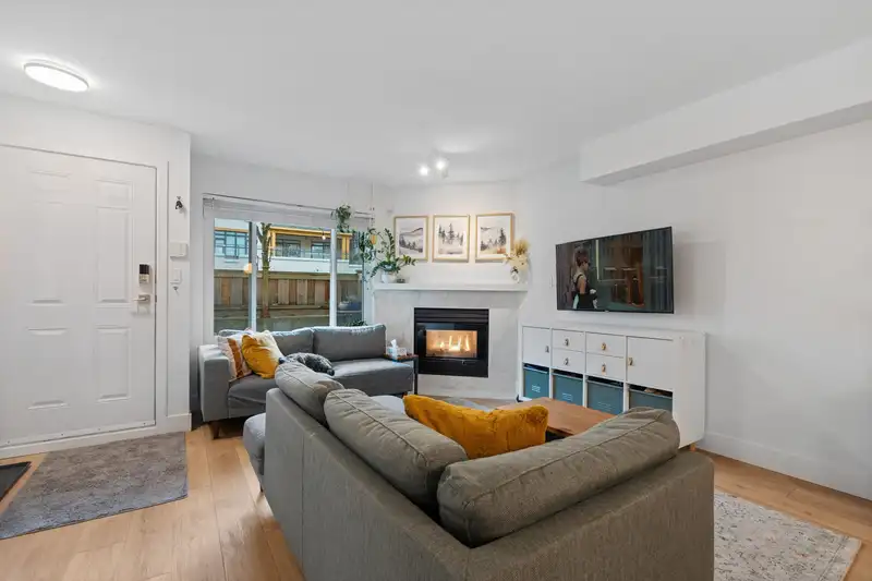 110 3978 ALBERT STREET - photo 4 of 40