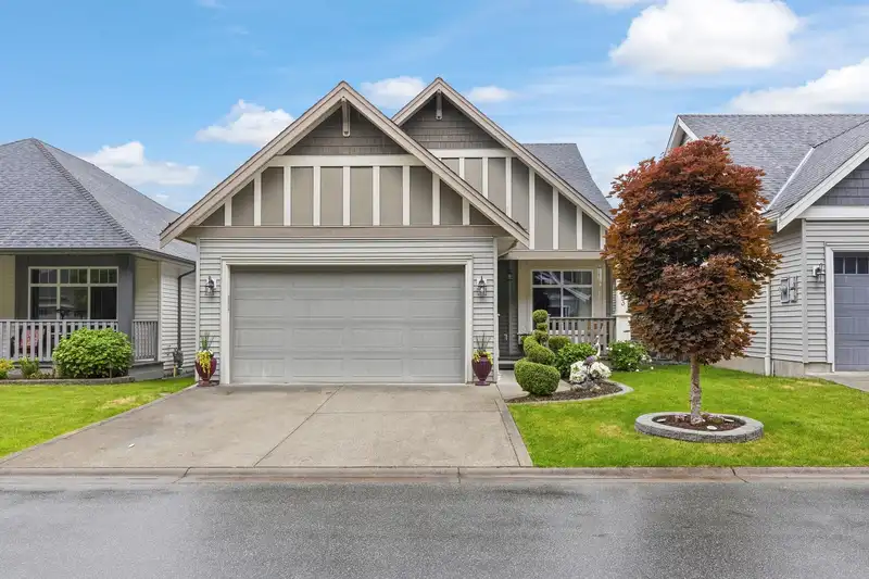 45863 S FOXRIDGE CRESCENT - photo 1 of 37