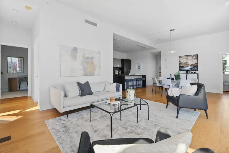 702 876 KEITH ROAD - photo 3 of 33