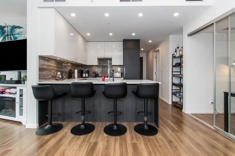 1801 1888 GILMORE AVENUE - photo 4 of 30