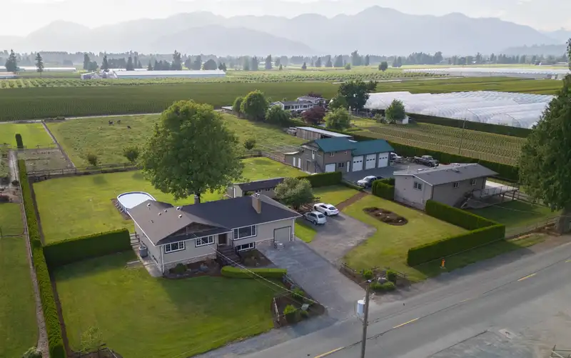 10195 GILLANDERS ROAD - photo 1 of 40