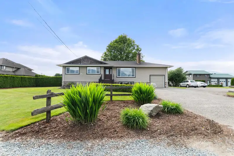 10195 GILLANDERS ROAD - photo 2 of 40