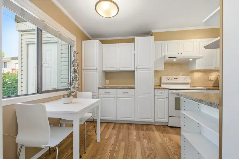 3 9080 PARKSVILLE DRIVE - photo 4 of 28