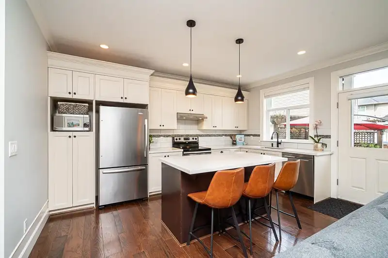 19299 69A AVENUE - photo 4 of 40