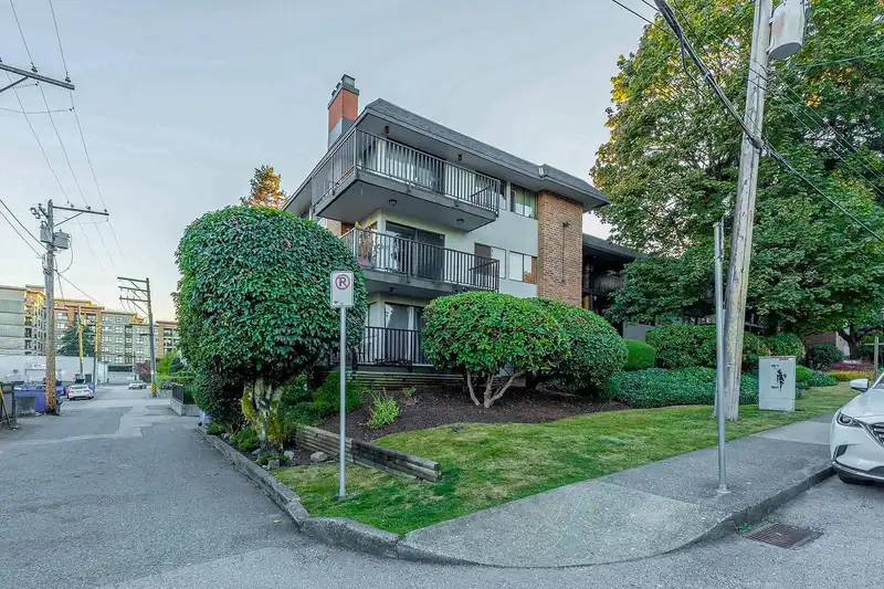 206 316 CEDAR STREET - photo 2 of 21