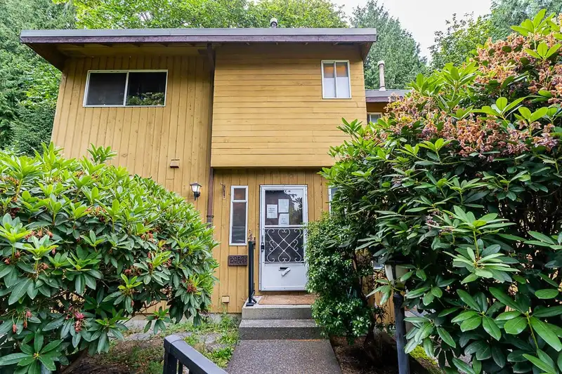 4 305 DECAIRE STREET - photo 1 of 37
