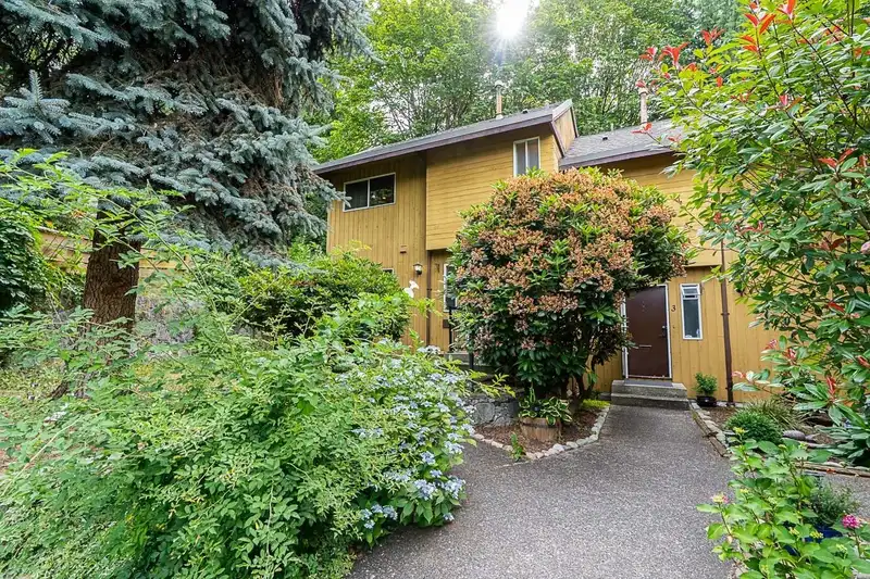 4 305 DECAIRE STREET - photo 2 of 37