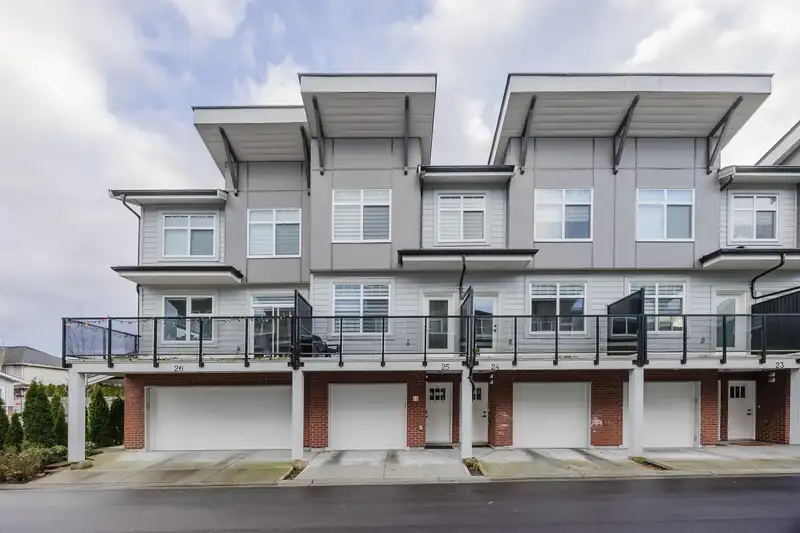 25 22334 48 AVENUE - photo 1 of 37