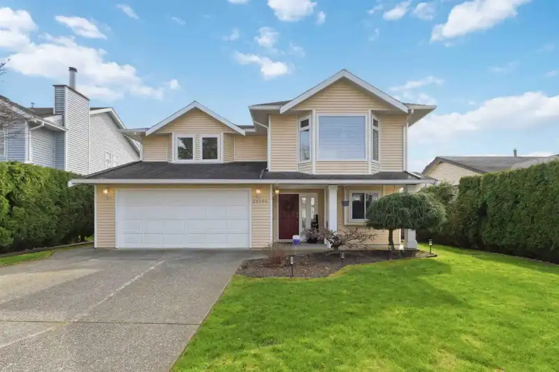 20402 WALNUT CRESCENT - photo 1 of 39