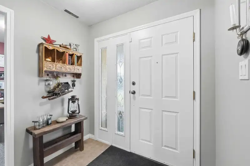 20402 WALNUT CRESCENT - photo 4 of 39