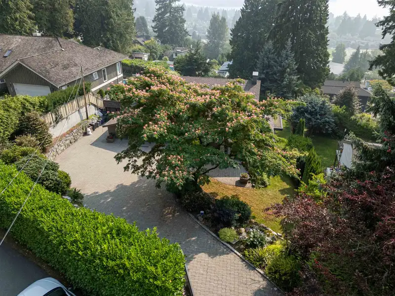 1240 NEPAL CRESCENT - photo 2 of 40