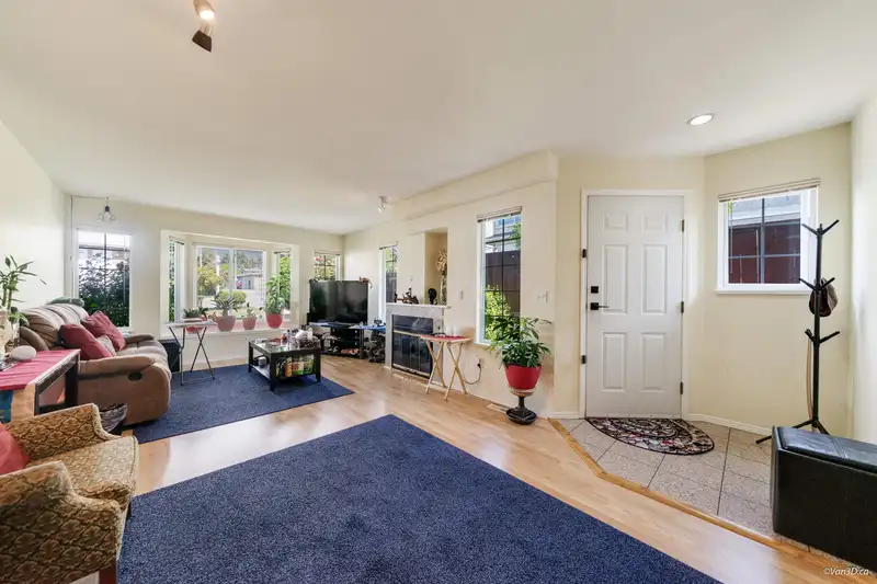 215 W 18TH STREET - photo 4 of 22