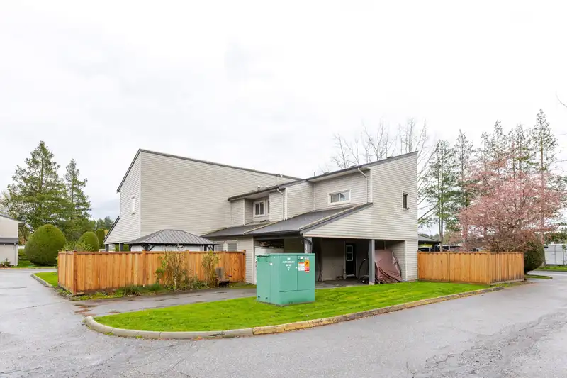 130 27456 32 AVENUE - photo 2 of 35