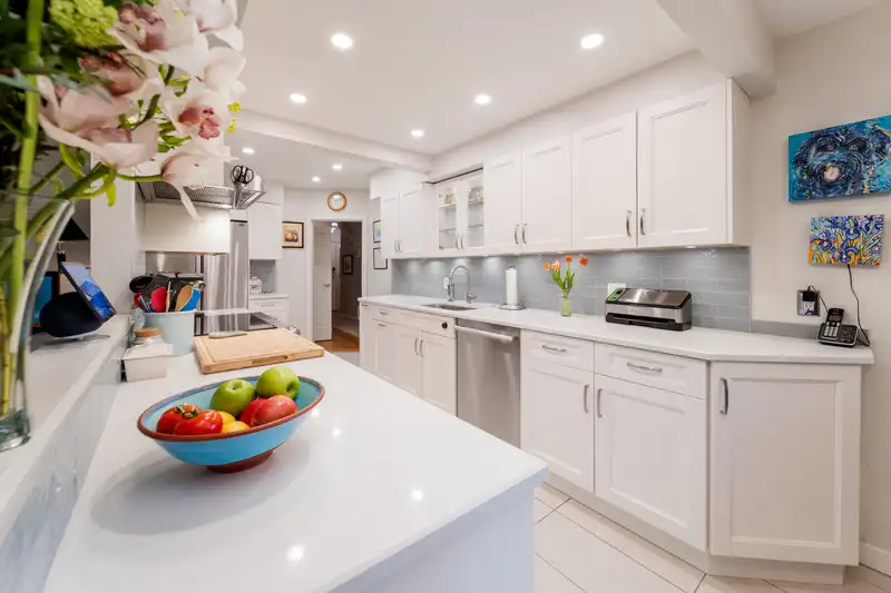 1030 MATHERS AVENUE - photo 4 of 38