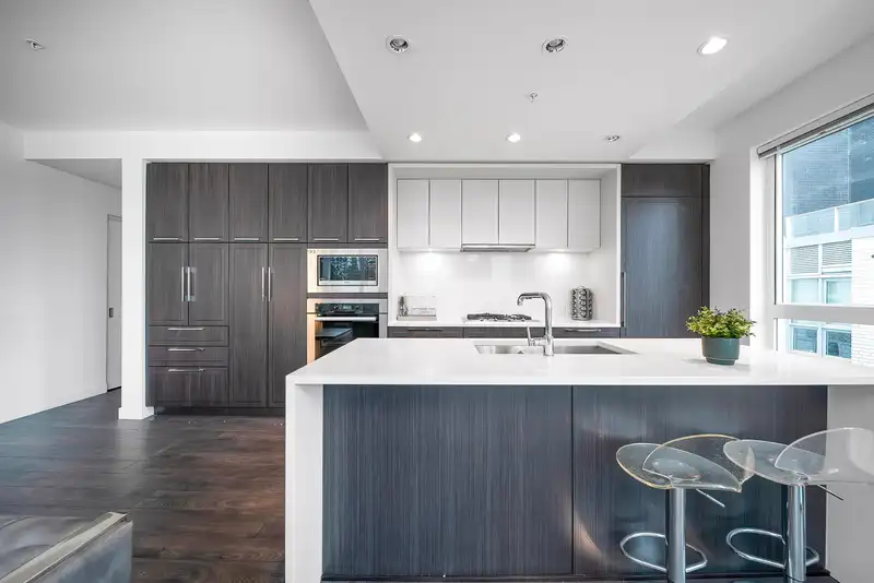 505 6677 CAMBIE STREET - photo 2 of 15