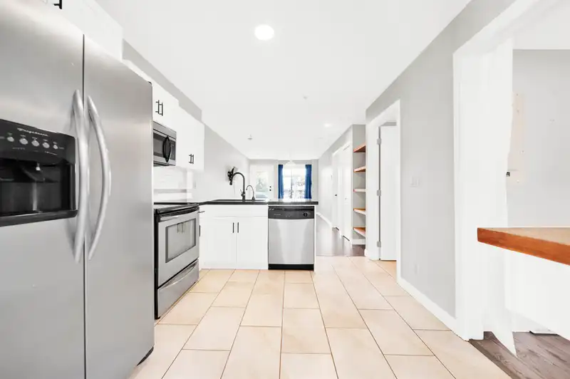 279 20180 FRASER HIGHWAY - photo 4 of 32