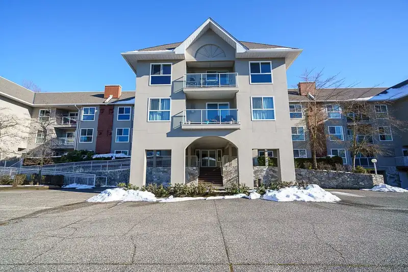 212 19835 64 AVENUE - photo 1 of 32